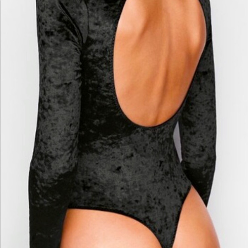 VS Blk Crushed Velvet plunge front bodysuit M/L
